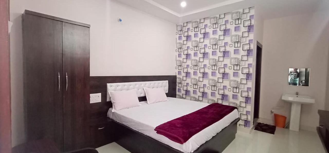 Varun Residency Бадрачалам Екстериор снимка